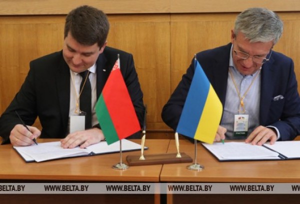 Belarusian, Ukrainian business circles sign documents worth over $500m in Zhitomir